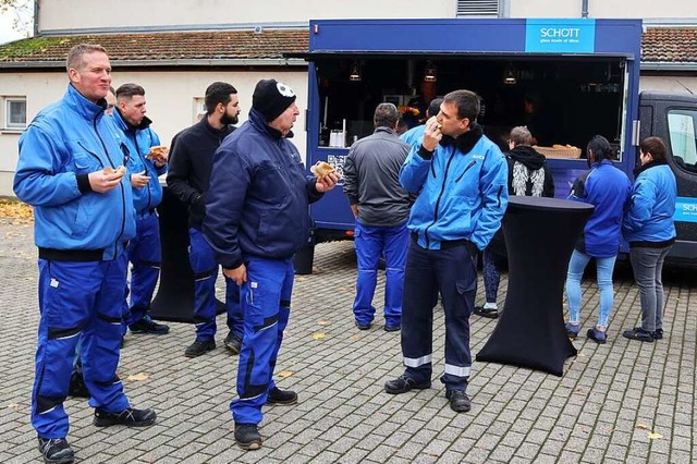 Mit dem Besuch eines Foodtruck bedankt...ei den Mitarbeitenden im Werk Mllheim  | Foto: SCHOTT