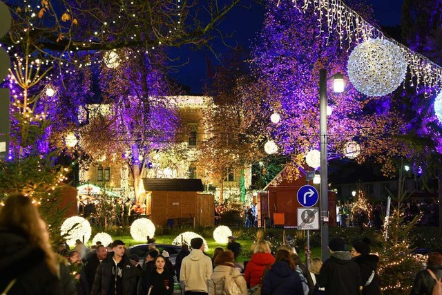 Acht statt zwlf Stunden strahlt der L...burger Weihnachtsmarkt in diesem Jahr.  | Foto: Rita Eggstein