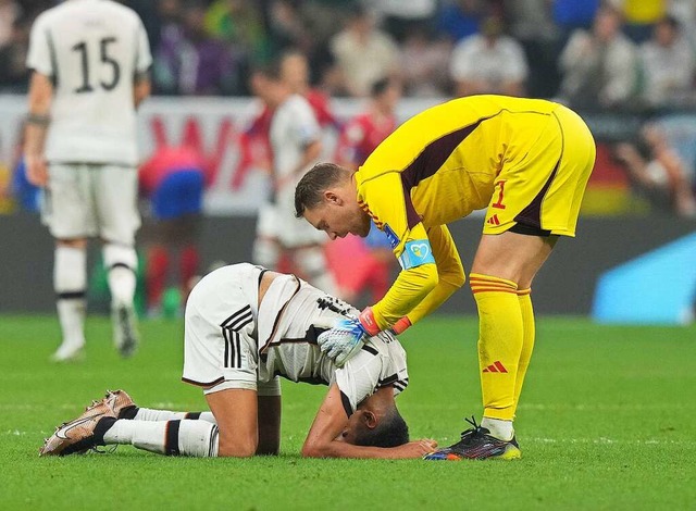 Jamal Musiala (links) ist die Zukunft,  Manuel Neuer knnte Vergangenheit sein.  | Foto: IMAGO/nordphoto GmbH / Bratic