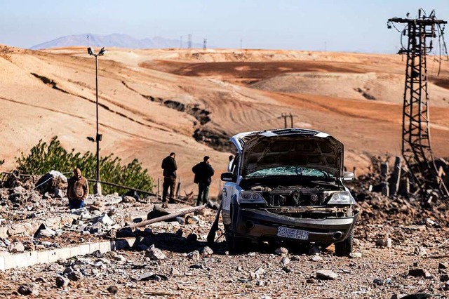 Seit zehn Tagen greift die Trkei mit ... der Kurdenmiliz YPG in Nordsyrien an.  | Foto: Baderkhan Ahmad (dpa)