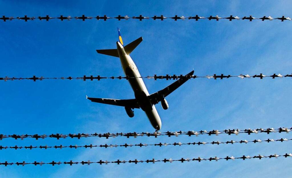 Die Coronapandemie führte zu einem sta...Flügen und Einreisen in andere Länder.  | Foto: Julian Stratenschulte