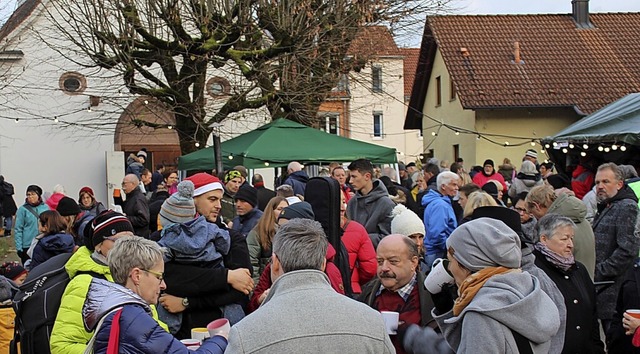 Rund um die Agathenkirche in Fahrnau f...rktes ein abwechslungsreiches Angebot.  | Foto: Ralph Lacher