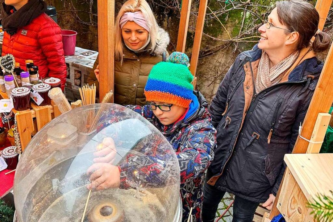 Der Erls kommt auch den Kindern zugut...e Wolke&quot; aus Zuckerwatte machten.  | Foto: Daniel Hengst