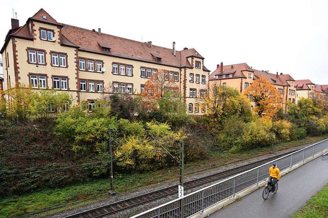 Das einstige Kasernenareal Breisacher ...Strae soll umfassend saniert werden.   | Foto: Rita Eggstein