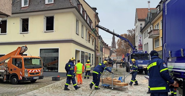 Das Ende Mai errichtete Sttzkorsett u... Strae 24 wurde am Sonntag abgebaut.   | Foto: Helmut Seller