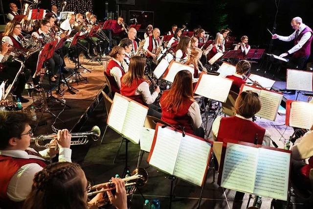 Stadtmusik Herbolzheim feiert 175 Jahre mit königlichen Klängen und mitreißenden Hits