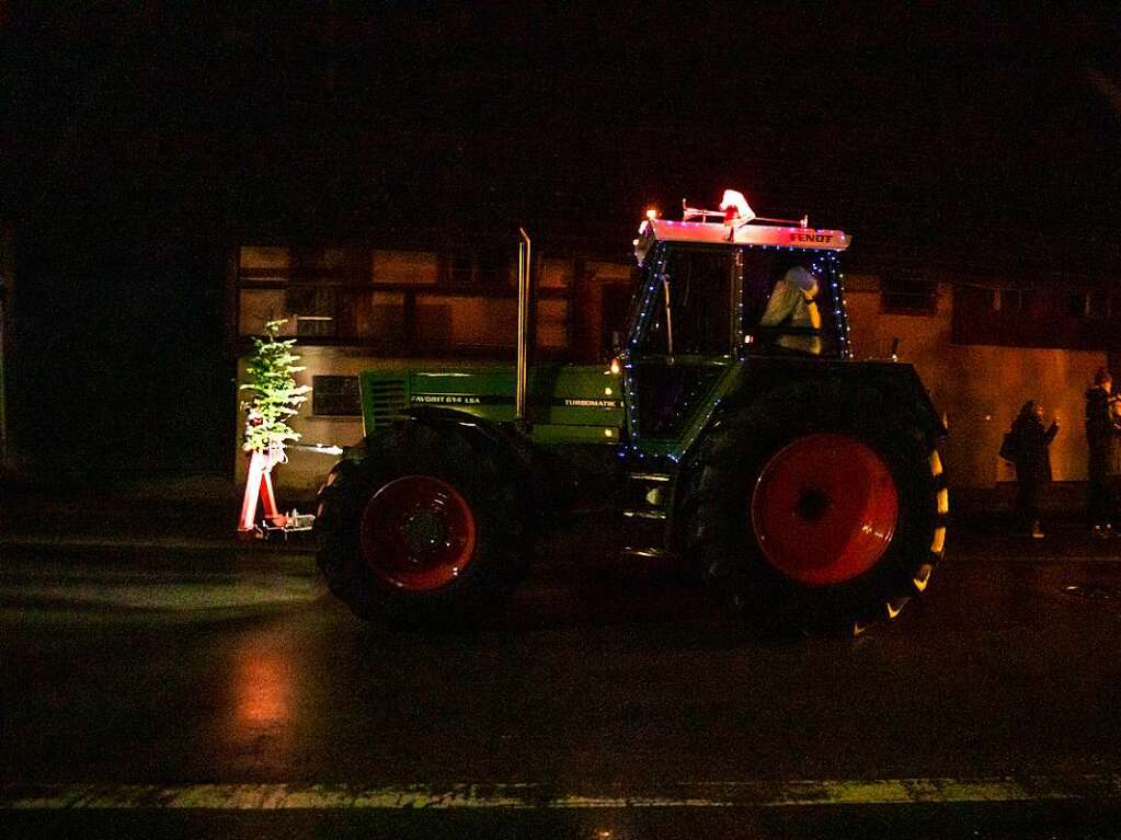 Drei Stunden dauerte die Fahrt. Die Fahrzeugschlange war mehr als einen Kilometer lang.