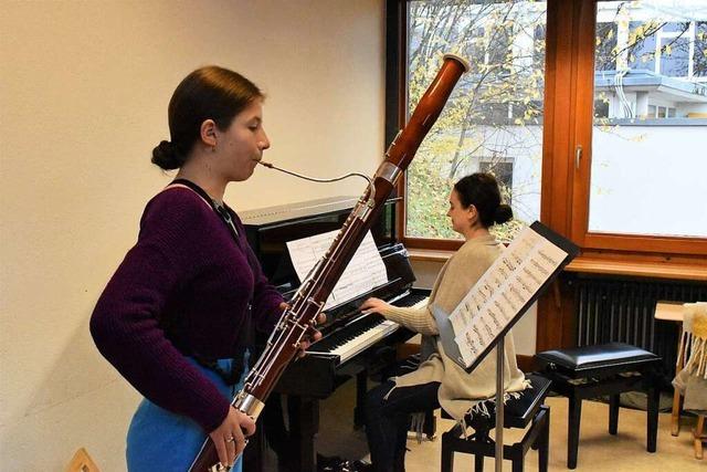Emma Gadesmann tritt mit moderner Fagott-Musik im Burghof an