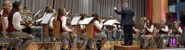 Der Musikverein Sasbach bei seinem Jah...t am Samstagabend in der Limburghalle   | Foto: Roland Vitt