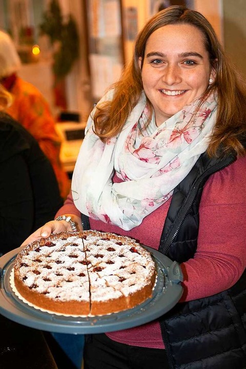 Madeleine Probst vom Bürgerbüro verwal... und kann auch leckere Kuchen backen.   | Foto: Wolfgang Scheu