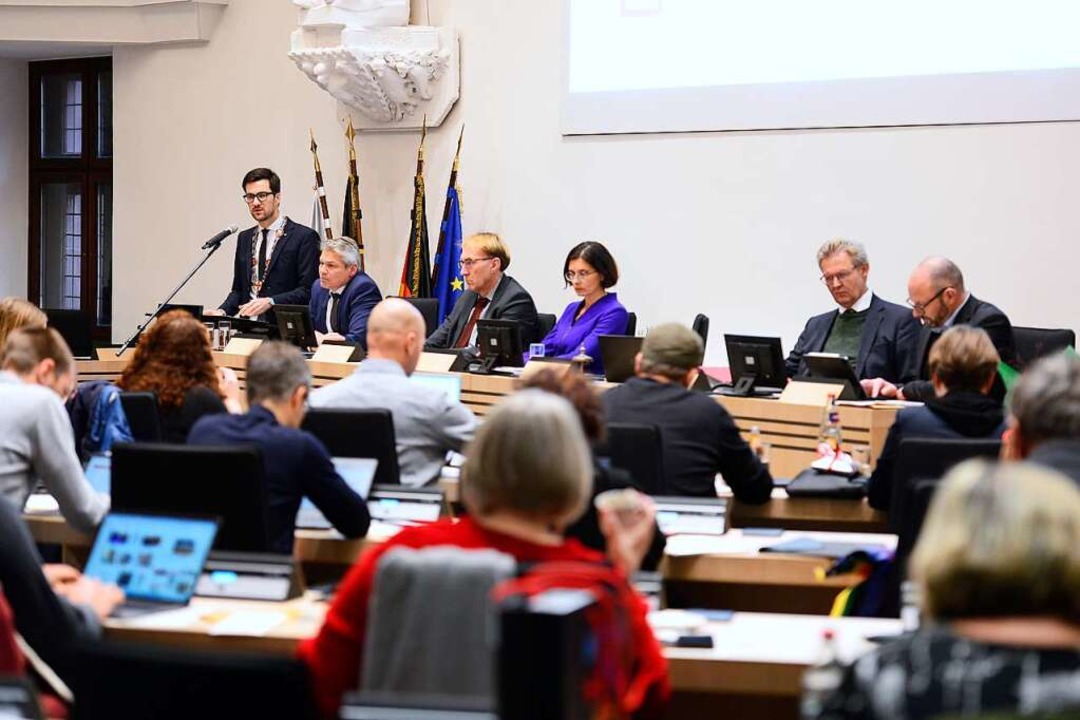 Mit der Haushaltsrede des Oberbrgerme...nwerk der Jahre 2023/2024 vorgestellt.  | Foto: Ingo Schneider