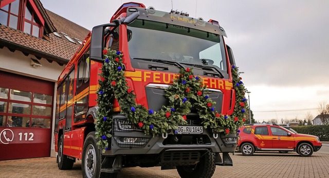 Das neue Lschfahrzeug der Ruster Feuerwehr ist eingeweiht.   | Foto: Adrian Hofmann