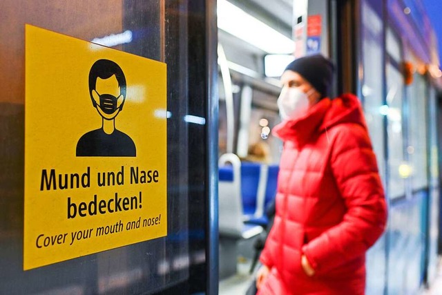 Ab dem 10. Dezember soll es in Bayern ...lt die Maskenpflicht einen Tag frher.  | Foto: Tobias Hase (dpa)