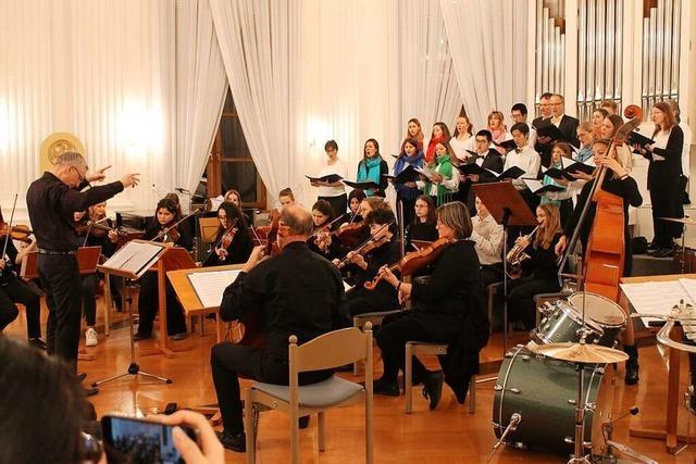 Chöre und Orchester des Kollegs gestalten das traditionelle Adventskonzert