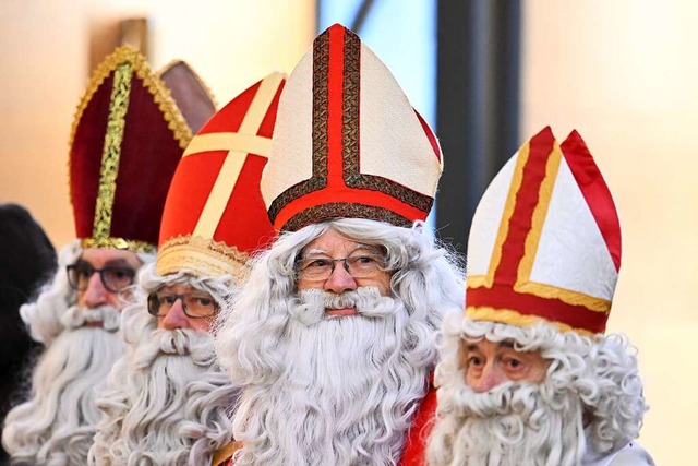 Seit dem 12. Jahrhundert feiern Menschen am 6. Dezember das Nikolausfest.  | Foto: Felix Kstle (dpa)