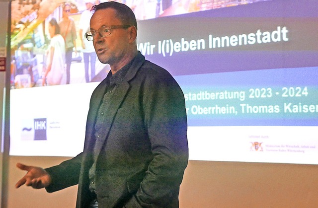 IHK-Innenstadtberater Thomas Kaiser im Staufener Rat   | Foto: Hans-Peter Mller