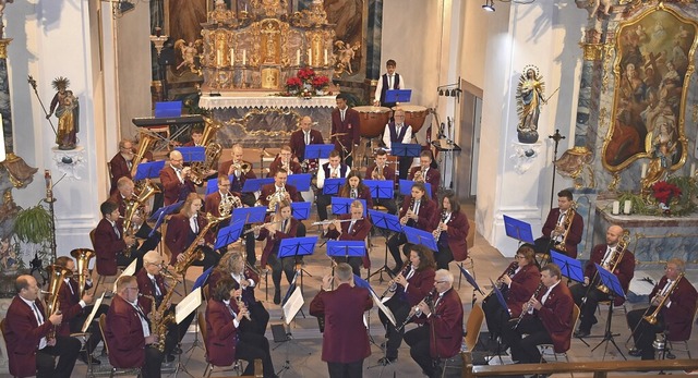 Der Musikverein Kiechlinsbergen beim A...zert in der Bergkirche St. Petronilla.  | Foto: Roland Vitt