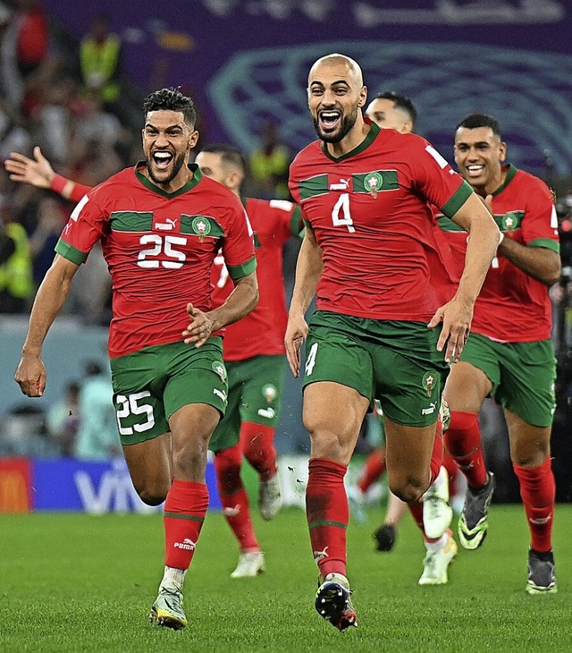 Marokkos Spieler jubeln nach Abpfiff.  | Foto: Robert Michael (dpa)
