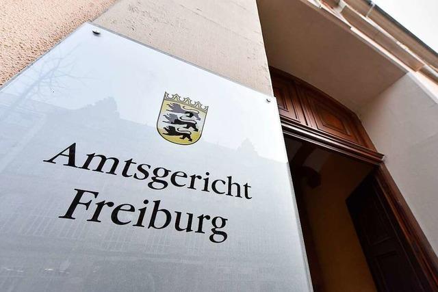 Amtsgericht Freiburg verurteilt 54-Jährigen wegen Raubüberfällen zu zwei Jahren und acht Monaten Haft