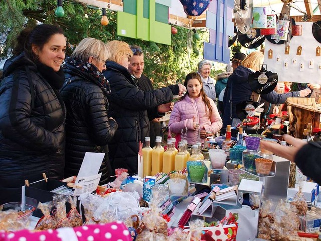 Der Weihnachtsmarkt Brombach wartet wi...inem Groangebot an Geschenkideen auf.  | Foto: Paul Schleer