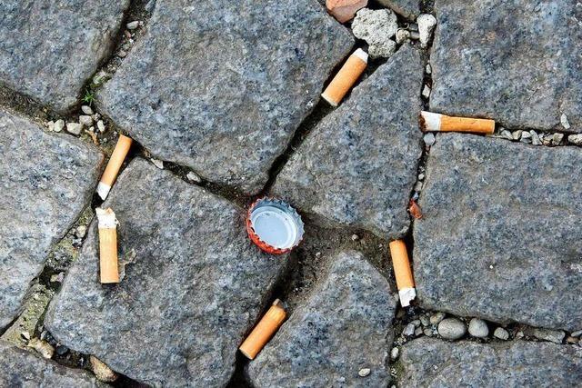 Ordnungsdienst geht in Lahr gegen Zigarettenkippen und Müll vor