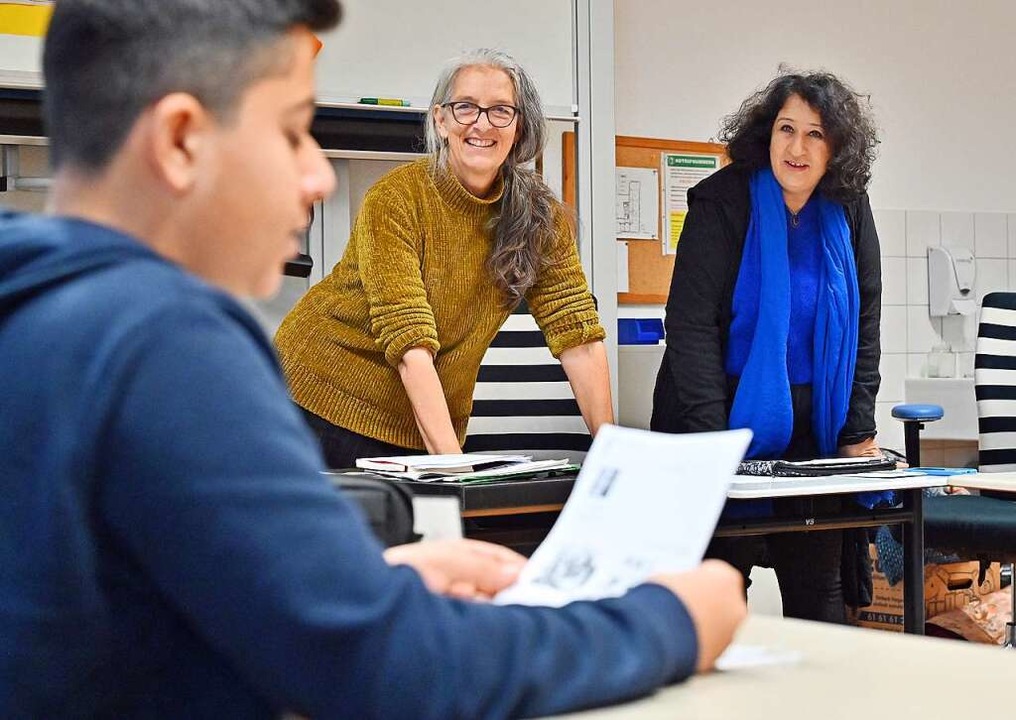 Vorlesen in der Muttersprache &#8211; ...ann  (links) davon etliche Kostproben.  | Foto: Michael Bamberger