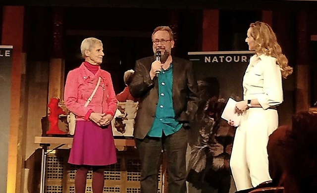 Die 75-jhrige Munay (links) und Filme...eim Filmfestival Naourale in Wiesbaden  | Foto: privat