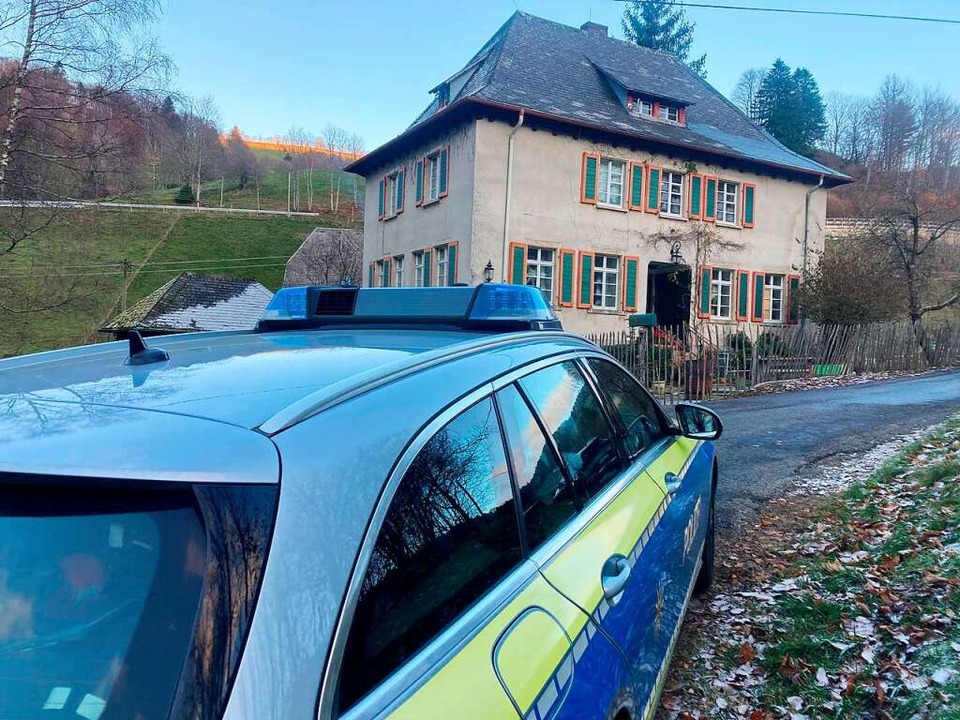 Ein Haus in Münstertal-Neuhof wurde am Mittwoch von der Polizei durchsucht.   | Foto: Michael Saurer
