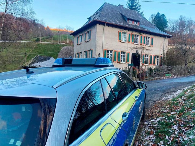 Ein Haus in Mnstertal-Neuhof wurde am Mittwoch von der Polizei durchsucht.   | Foto: Michael Saurer
