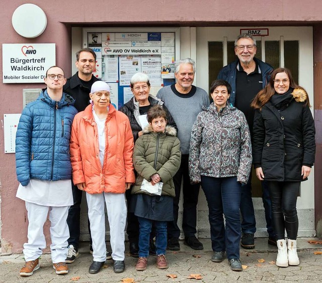 Vertreter der AWO, der Brokkolise, der...Mittagstisch im AWO-Stble&#8220; vor.  | Foto: Helmut Rothermel