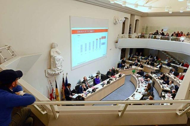 Freiburger Gemeinderat streitet um die richtige Finanzpolitik in Krisenzeiten