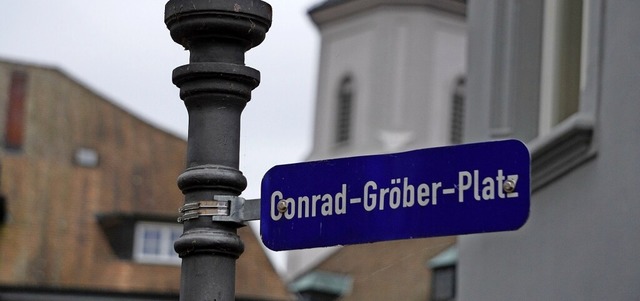 Der Conrad-Grber-Platz in Waldshut li...beren Tor fhrenden Seltenbachbrcke.   | Foto:  Gerard, Roland