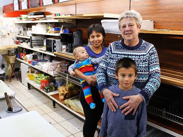 Zum Jahresende schliet Inge Morath ih...mit ihren Kindern Sebastian und Lucas.  | Foto: Hansjrg Bader