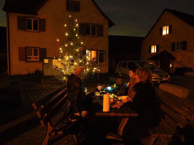 Der Platz der ehemaligen Viehwaage ist...euerdings leuchtet dort auch ein Baum.  | Foto: Herbert Frey