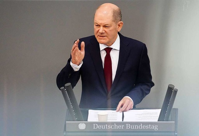 Bundeskanzler Olaf Scholz gibt am 27. ...wende&#8220;, sagte der SPD-Politiker.  | Foto: Kay Nietfeld (dpa)
