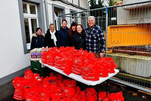 Mehr als 300 prall gefüllte Taschen helfen der Rheinfelder Tafel