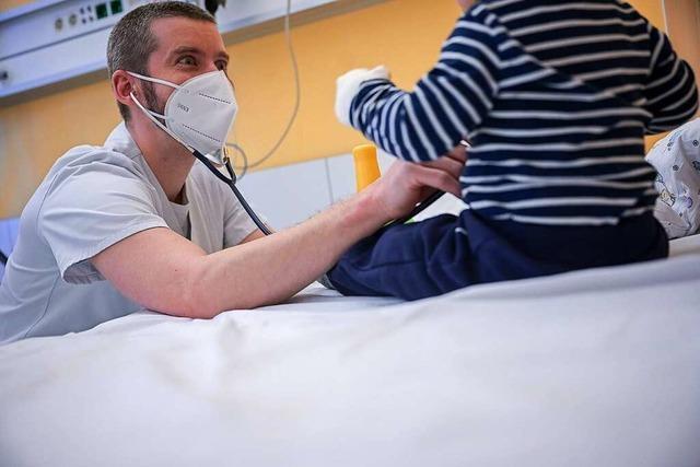 Freiburger Infektiologe über Atemwegsinfektionen bei Kindern: 