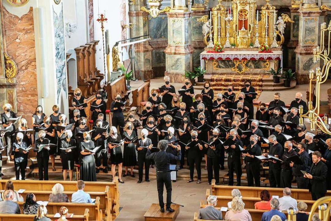 Der Kirchenchor Münchweier und der Kam...emeinsam auch das Weihnachtsoratorium.  | Foto: Sandra Decoux