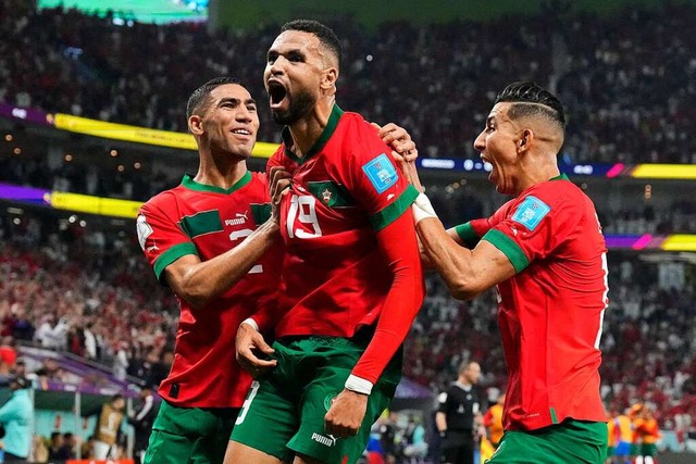 Marokkos Youssef En-Nesyri (Mitte) jubelt nach seinem Fhrungstreffer zum 1-0.  | Foto: Martin Meissner (dpa)