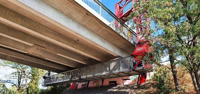 Bei Brckeninspektionen wie diesen kam...eubau enorme Summen verschlingen wird.  | Foto: stadt offenburg