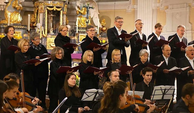 Mit Chren aus dem Oratorium &#8222;Pa...o Basiliensis in der St. Josefskirche.  | Foto: Roswitha Frey