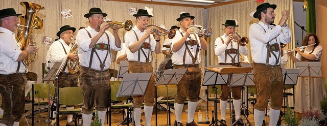 Die Blaskapelle Grnwald-Holzschlag mi...orgte beim Jahreskonzert fr Stimmung.  | Foto: Wolfgang Scheu