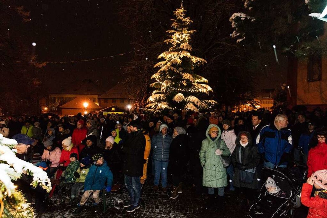 Das Gedrnge auf dem Kirchplatz in Waldkirch war gro.  | Foto: Gabriele Zahn