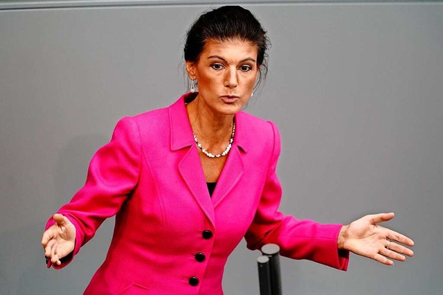 Sahra Wagenknecht liegt in vielem nicht mehr auf Parteilinie.  | Foto: Kay Nietfeld (dpa)