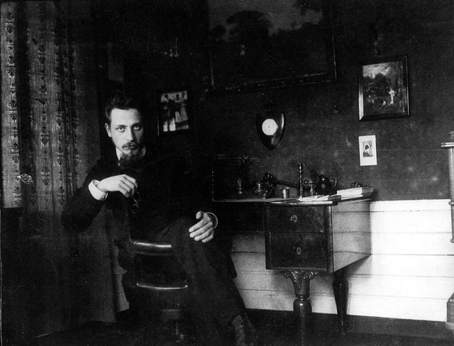 Rainer Maria Rilke am Schreibtisch &#8...ein  bislang unbekannter Briefwechsel.  | Foto: IMAGO/ Fine Art Images/Heritage Images