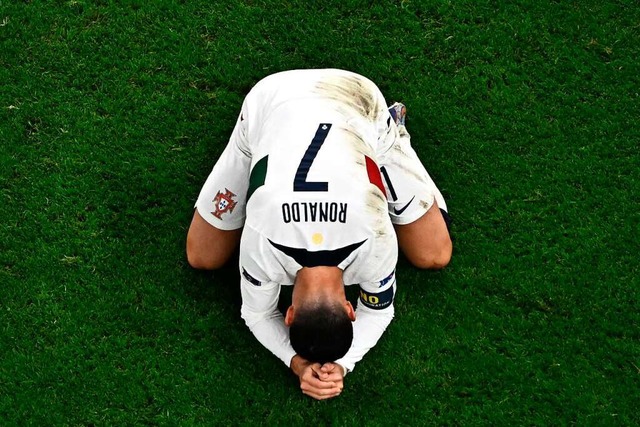 Am Boden zerstrt: Cristiano Ronaldo  | Foto: MANAN VATSYAYANA (AFP)