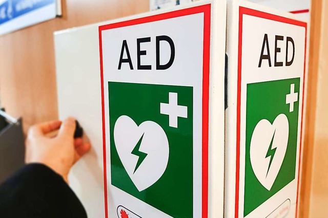 AED steht fr automatisierter externer Defibrillator.  | Foto: Carolin Eckenfels