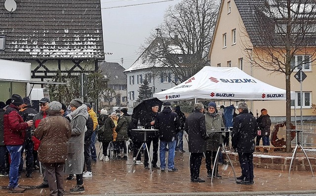 Neben der neuen Linde gab es in Nordweil ein kleines Fest.   | Foto: Reiner Merz