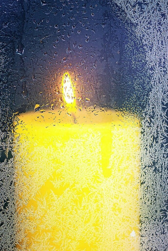 Kerzenlicht zum Gedenken an verstorbene Kinder.   | Foto: Wolfgang Scheu