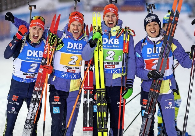 Freude ber den Staffel-Podestplatz be...Rees, Johannes Khn und Justus Strelow  | Foto: Georg Hochmuth (dpa)